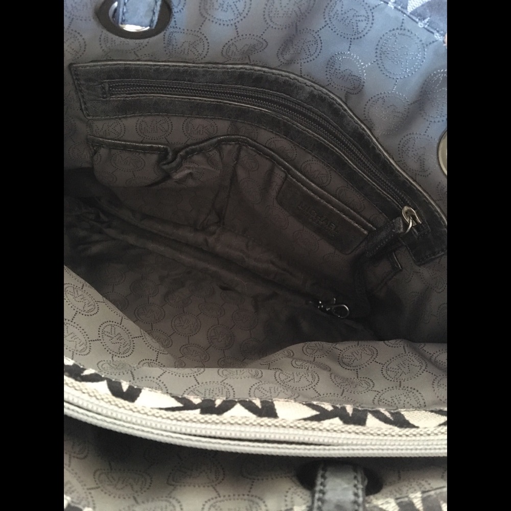 MK Jet Set Signature Logo Shoulder Tote - Picture 2 of 3